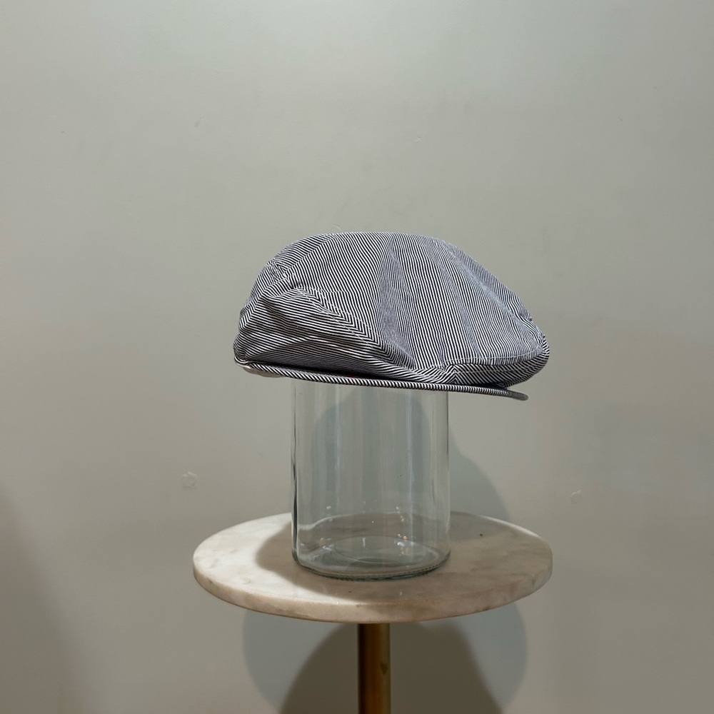 Place Monochrome Striped Hat